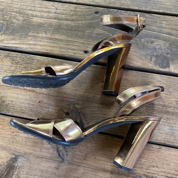 New Stuart Weitzman Metallic Peep Toe Block Heels - Picture 9 of 16